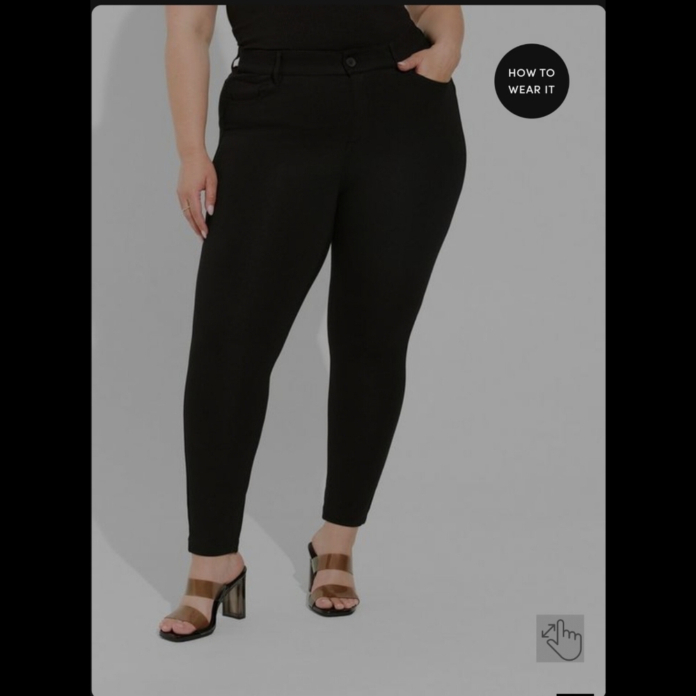 NWOT Torrid black Ponte skinny bombshells size 20 short. New without tags.
